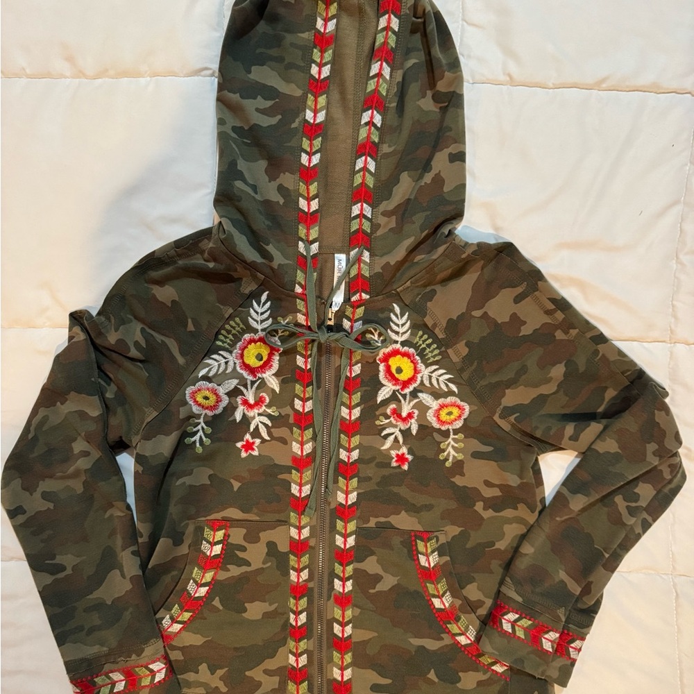 Floral Embroidered Camouflage Utility Jacket